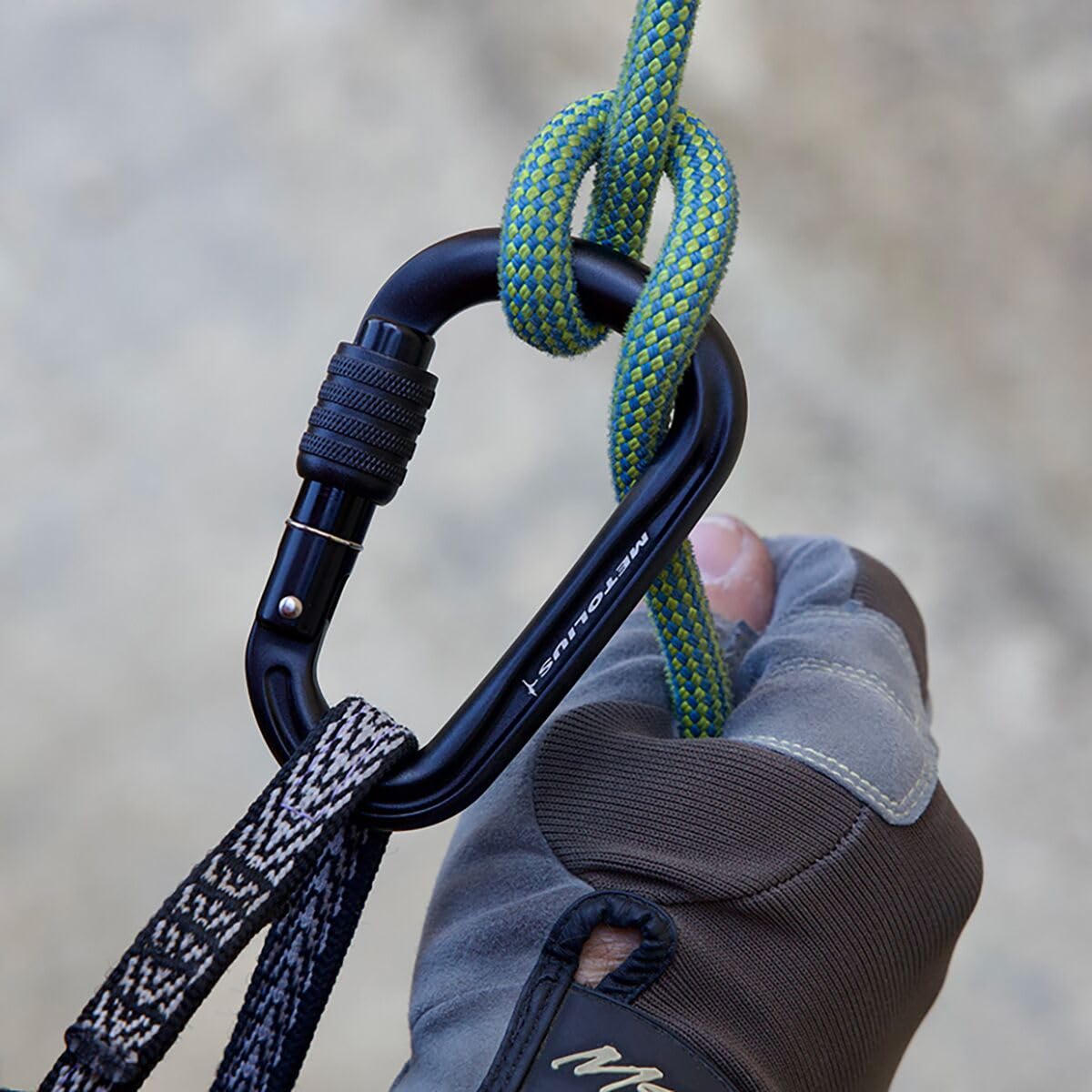 Metolius Element II Screw Lock 28 kN rating for confident climbing setups.