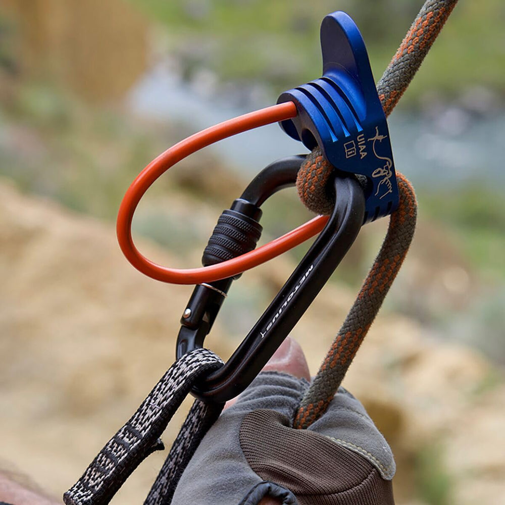 Metolius Element II Screw Lock dimensions 4x2.5in for compact gear.