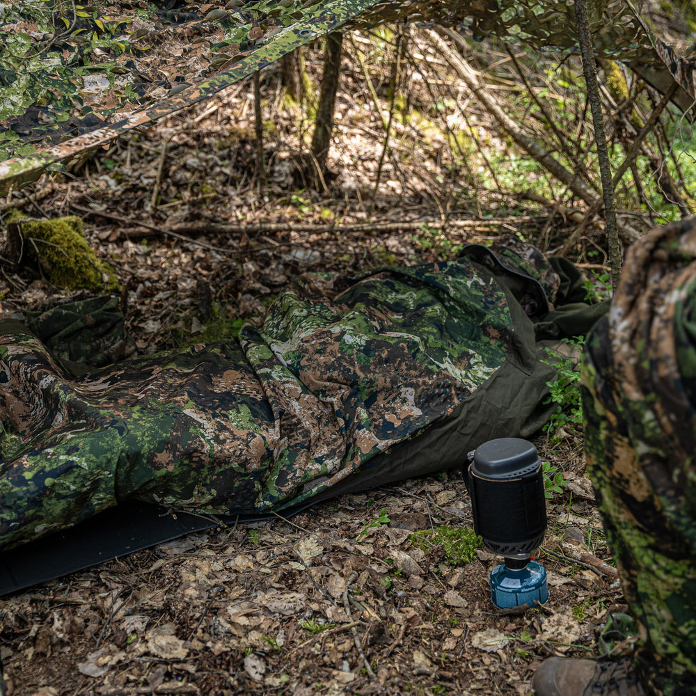 Mil-Tec trilaminate cover fits many sleeping bags for flexible use
