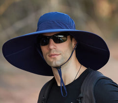 MINAKOLIFE adjustable chin strap ensures secure fit.