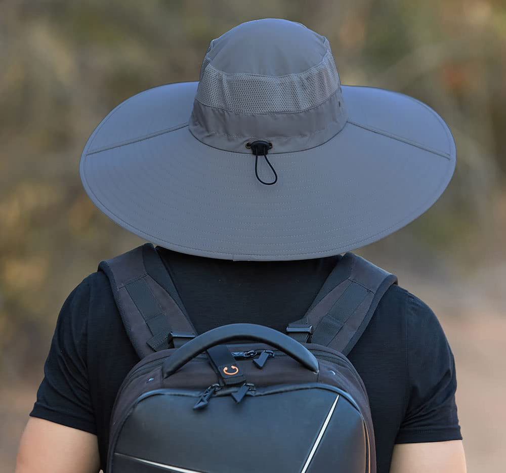 MINAKOLIFE adjustable strap ensures a secure fit in wind or movement.