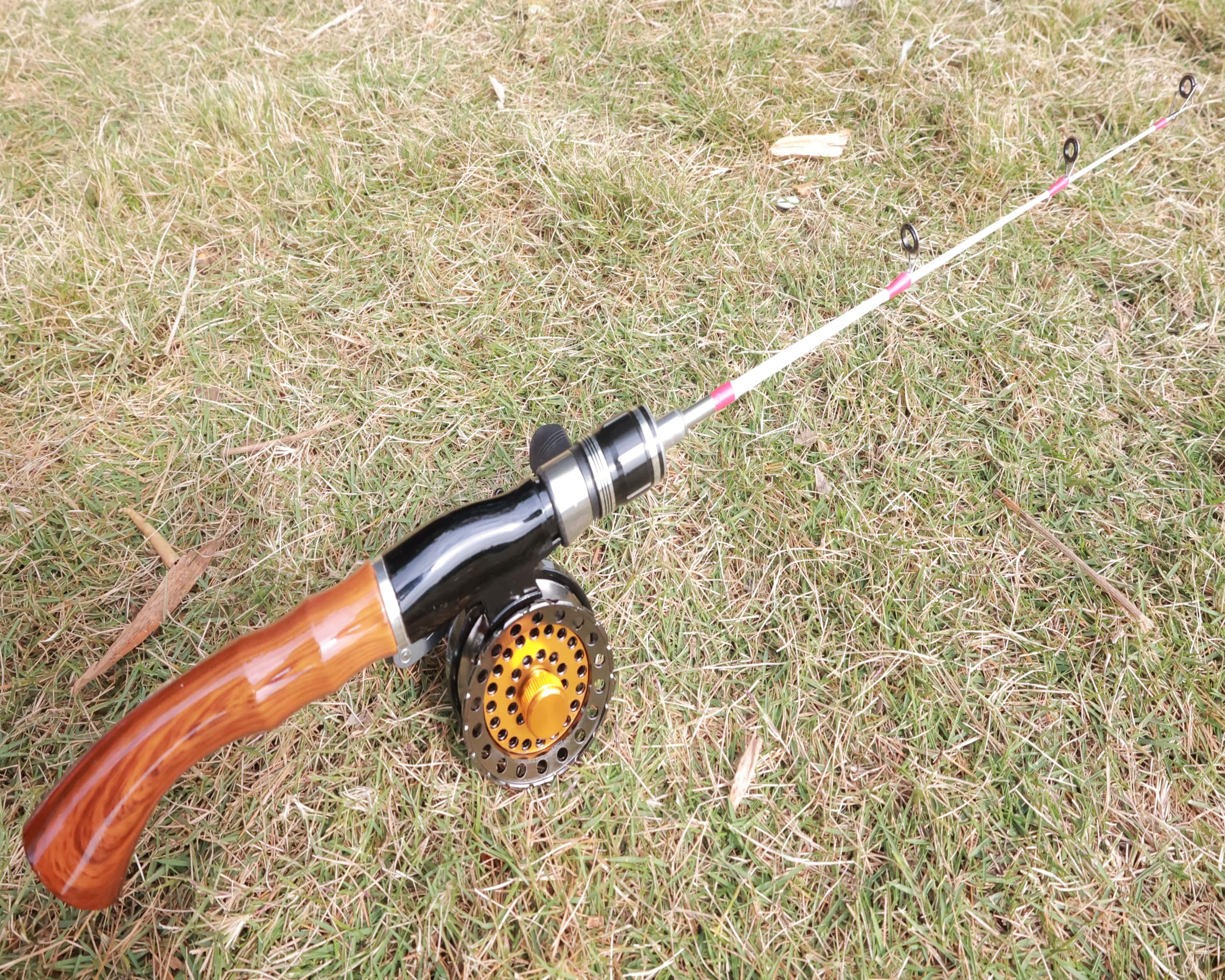 Mirrorever round wheel reel offers reliable reeling in freezing conditions.