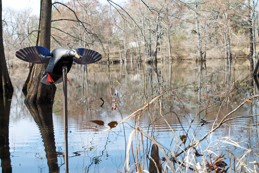 MOJO Outdoors Mini Mallard Drake motor and frame view shows sturdy support and quiet operation