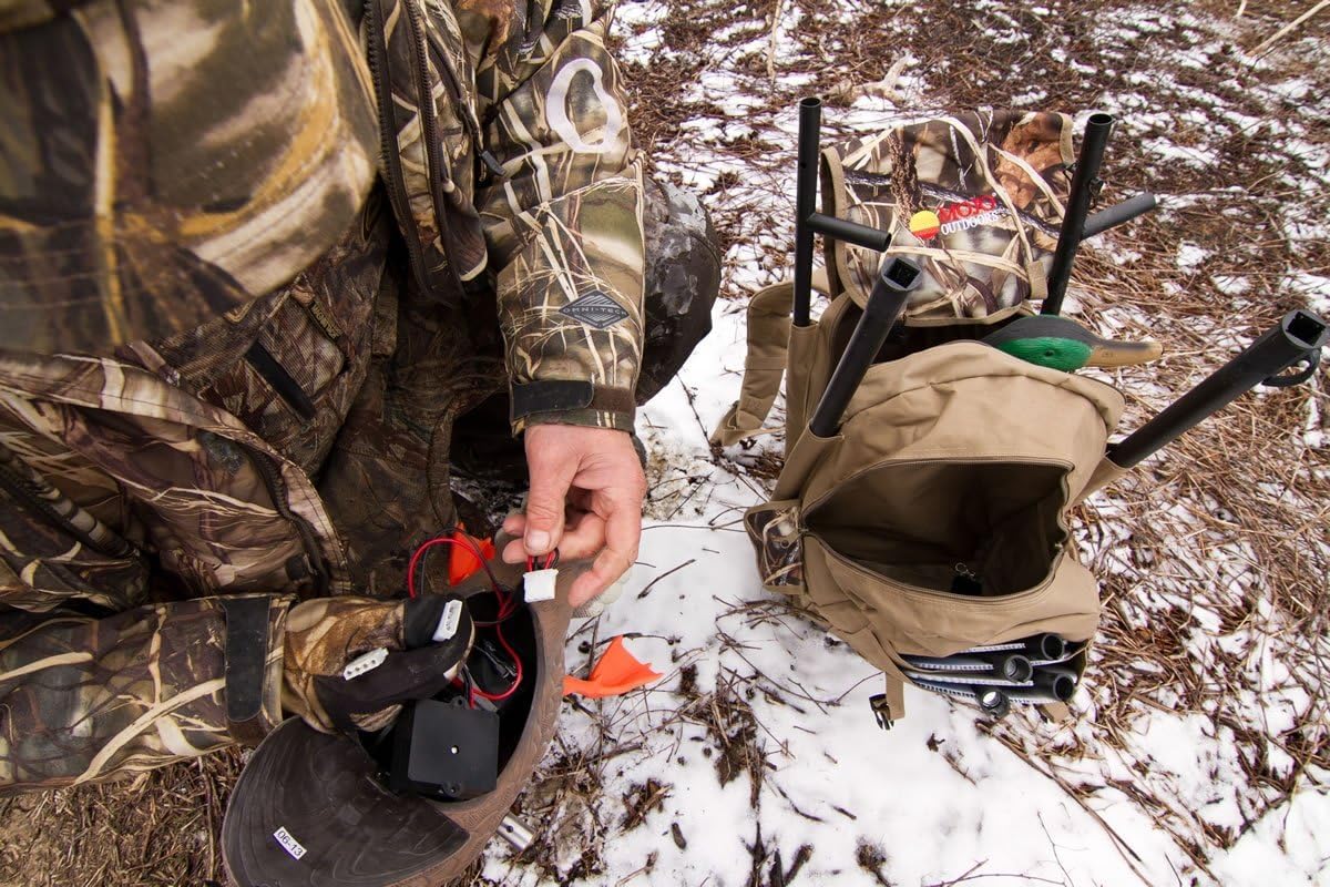 MOJO Outdoors Mojo Pack hands-free design enables quick field transitions.