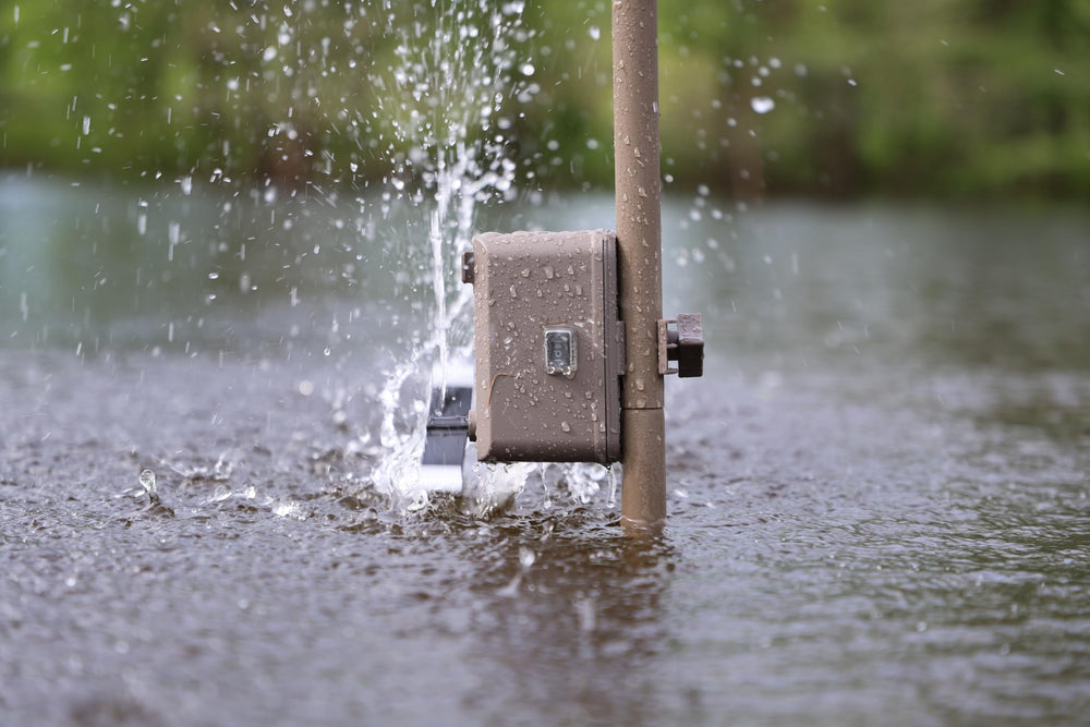 MOJO Outdoors Triple Whammy droplet projection boosts visibility when sunlight hits the water.