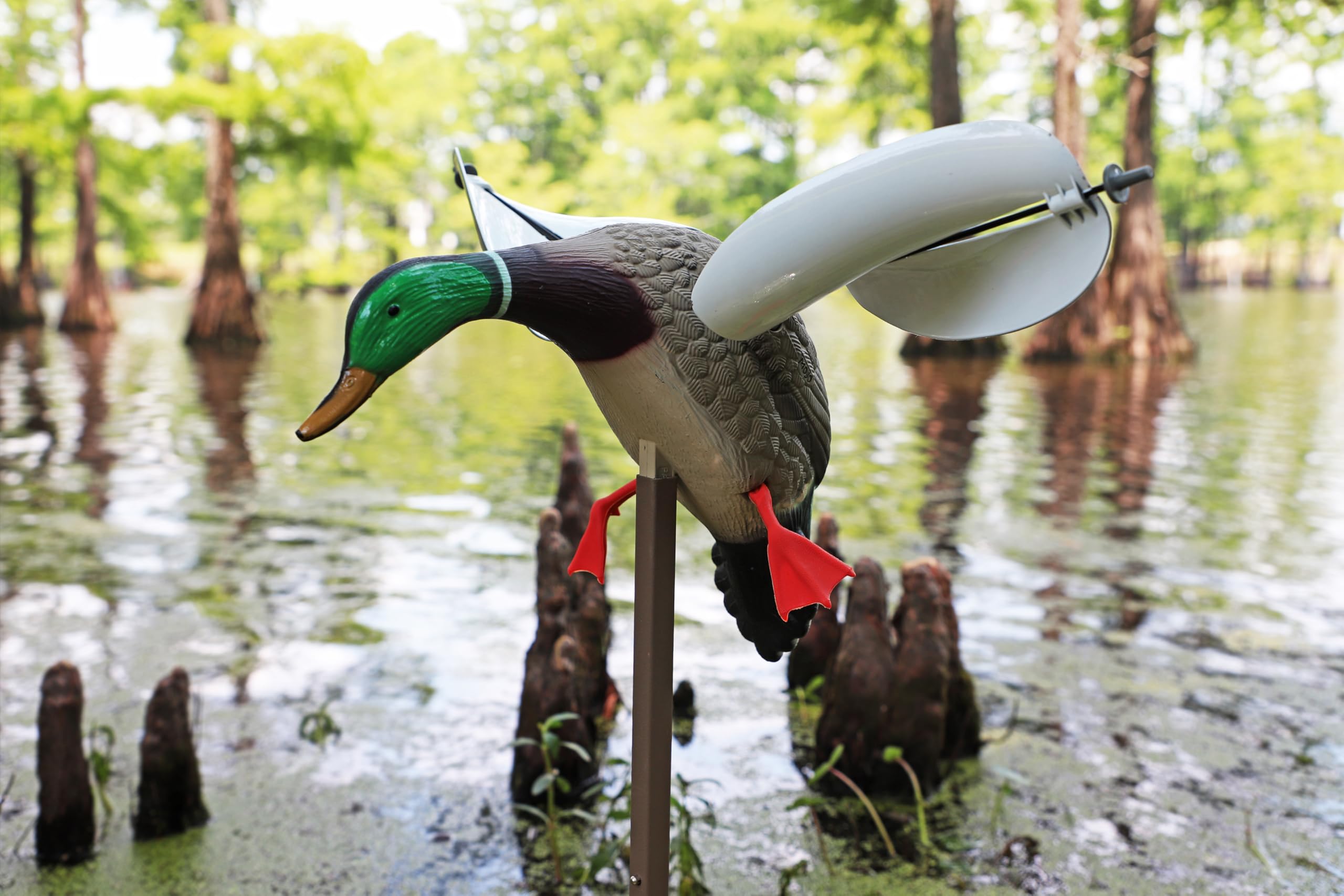 MOJO Outdoors Wind Duck includes a support pole for quick, secure setup.