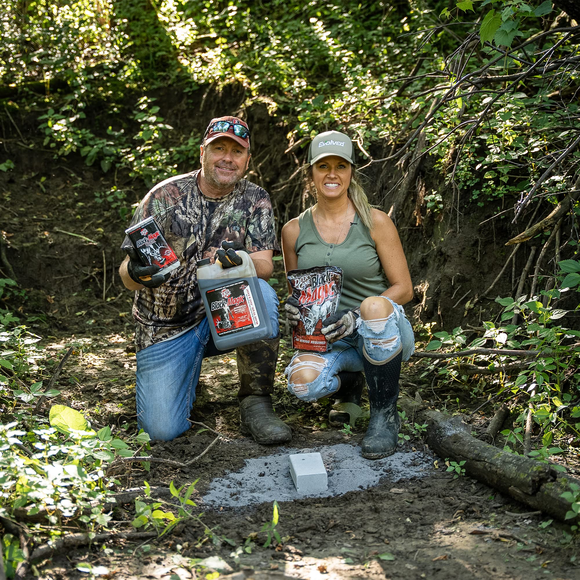 Block mineral attractant with natural molasses flavors