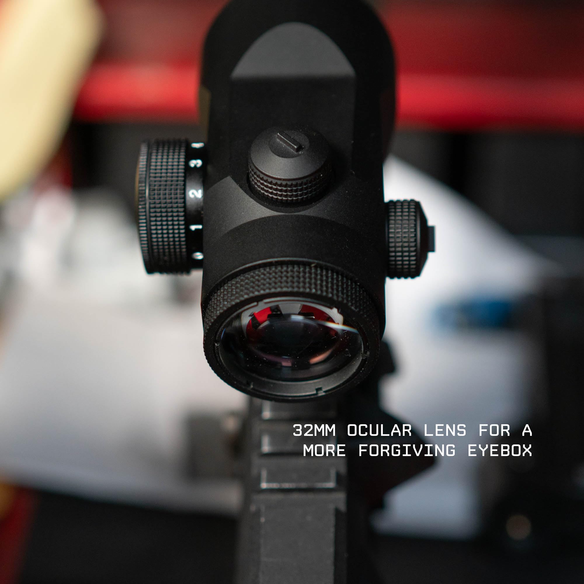 Monstrum Ruckus Circle Dot reticle enables fast aiming and centering