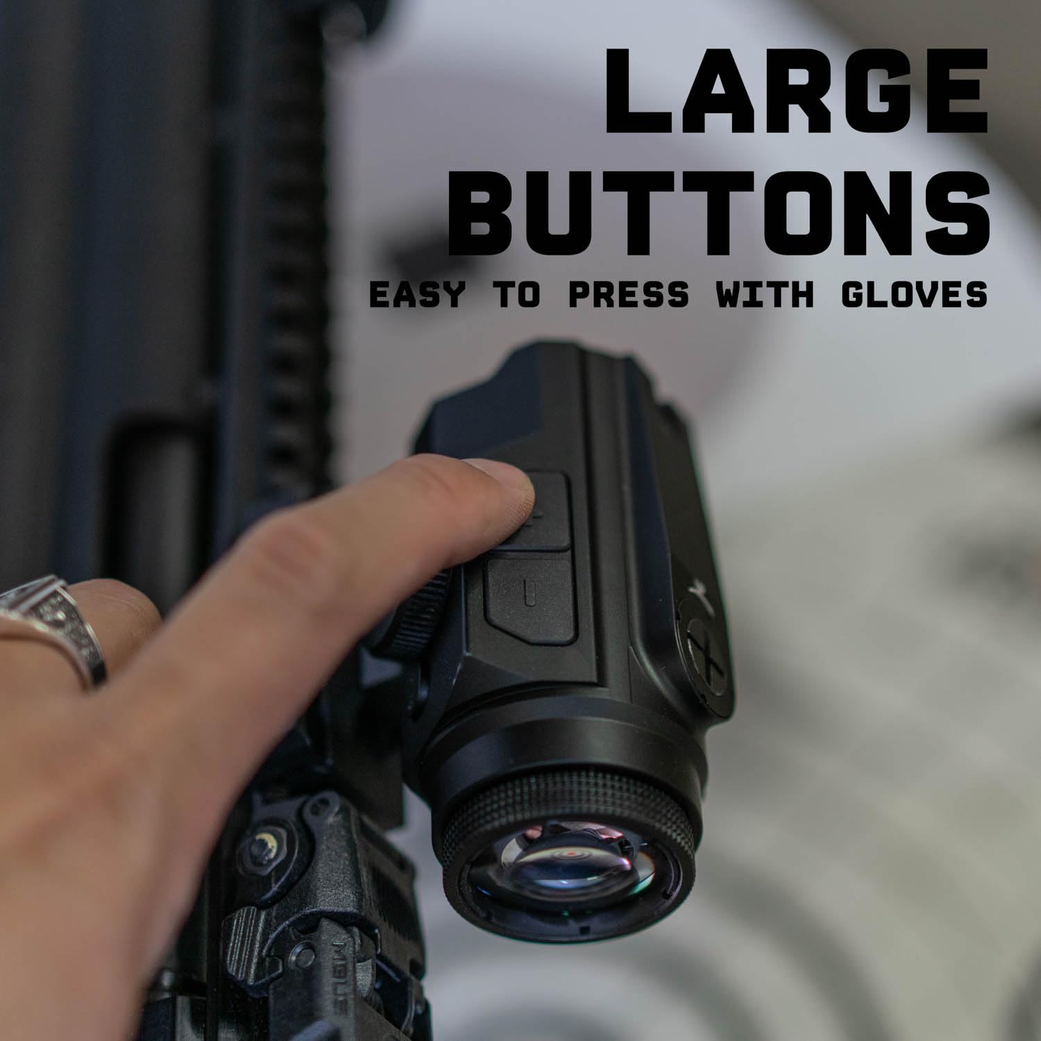 Monstrum Ruckus Circle Dot reticle provides quick center reference for instinctive shooting.