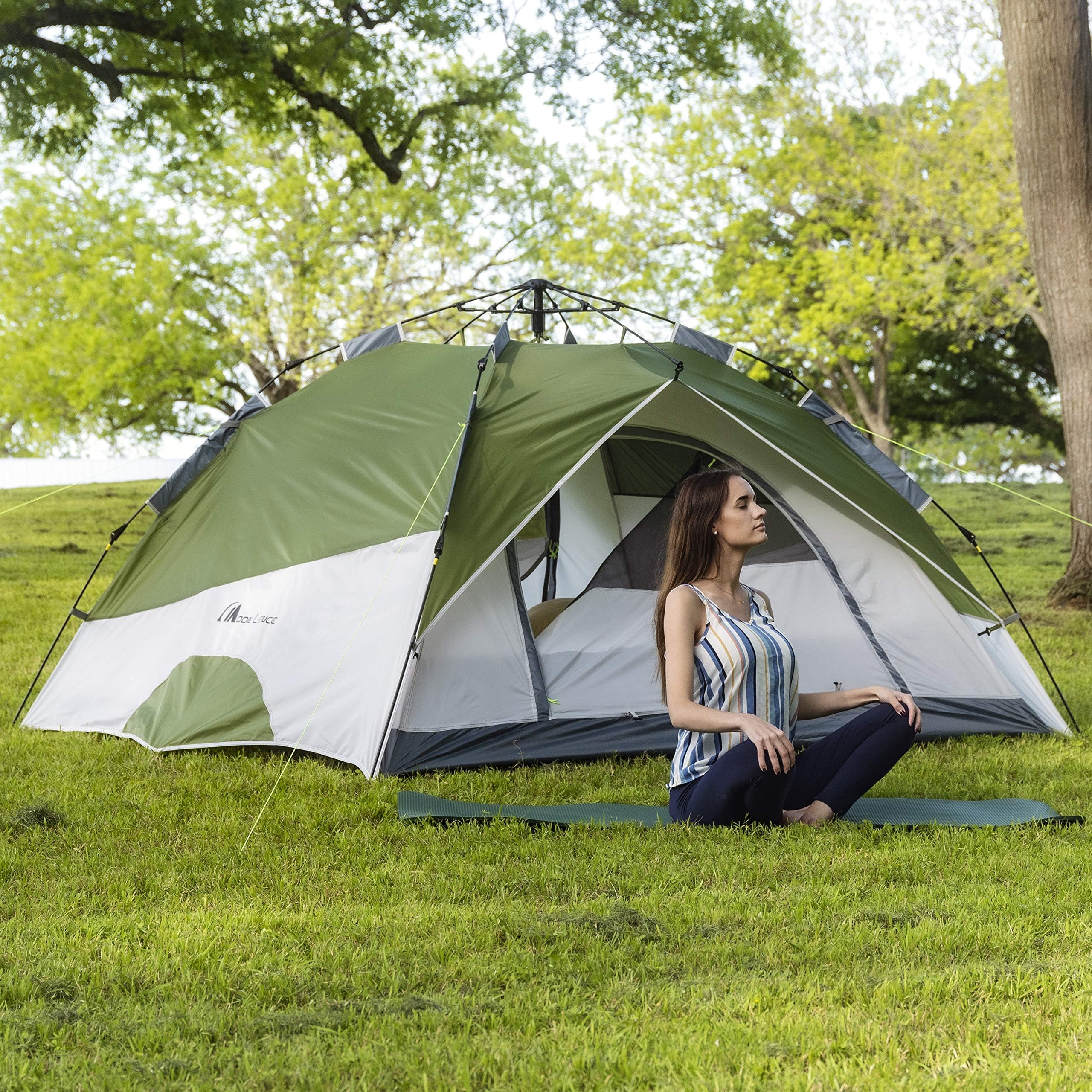MOON LENCE instant pop-up tent partition creates private space for changing or relaxing