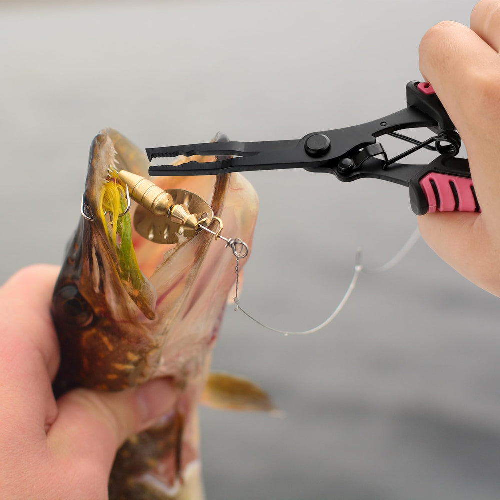 Wide jaw mouth for Mouhike lip gripping and hook removal