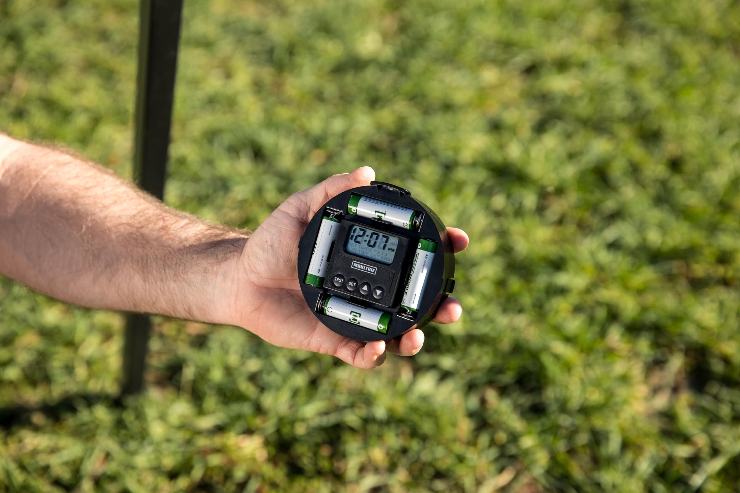 Moultrie All-In-One II 360-degree coverage distributing feed in all directions.