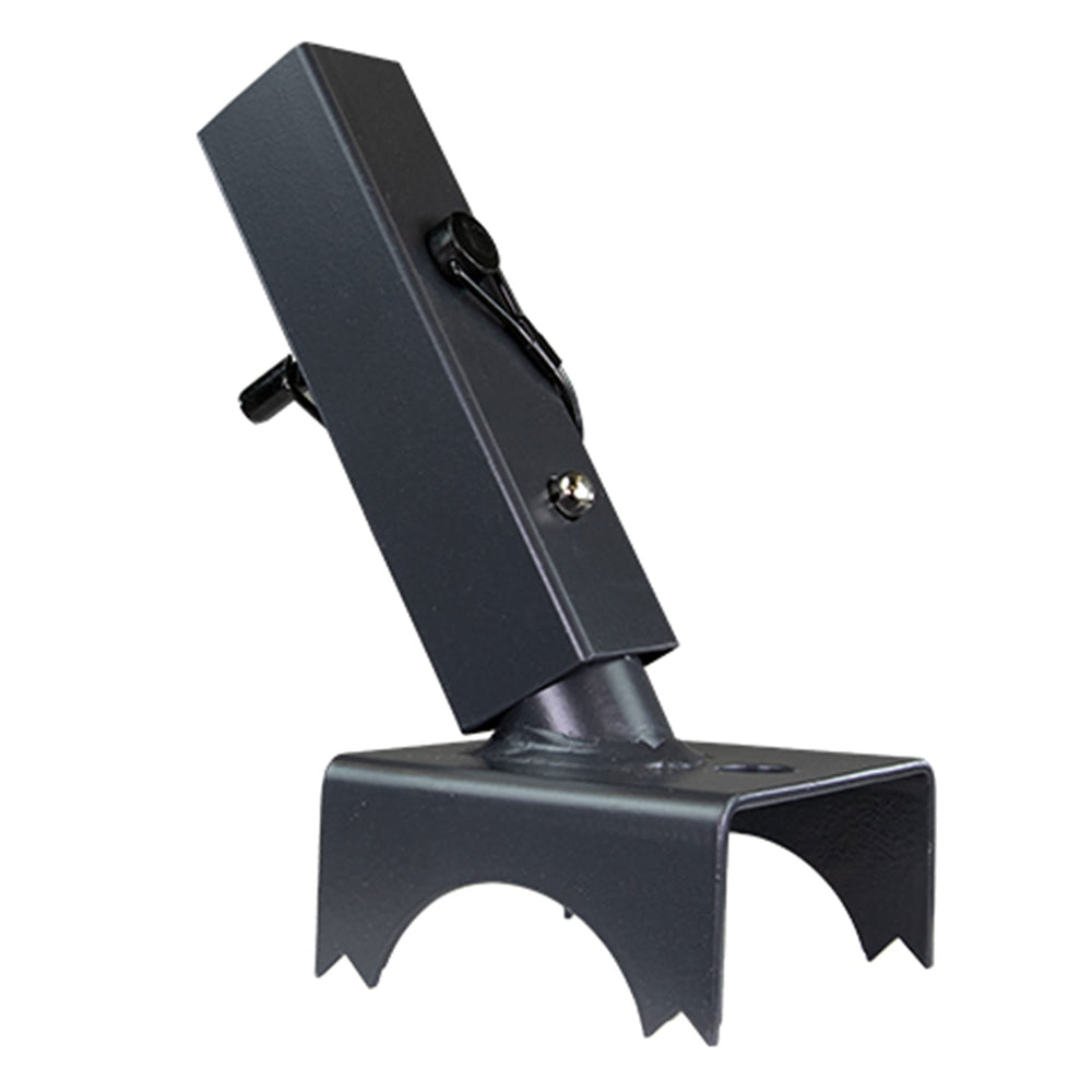 Aggressive steel teeth on feeder feet securing soil
