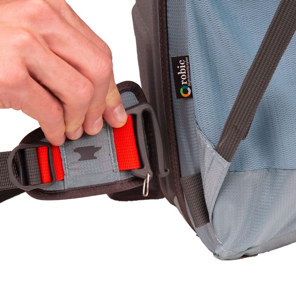 Mountainsmith Apex 25 hydration sleeve and ports for flexible on-trail drinking.