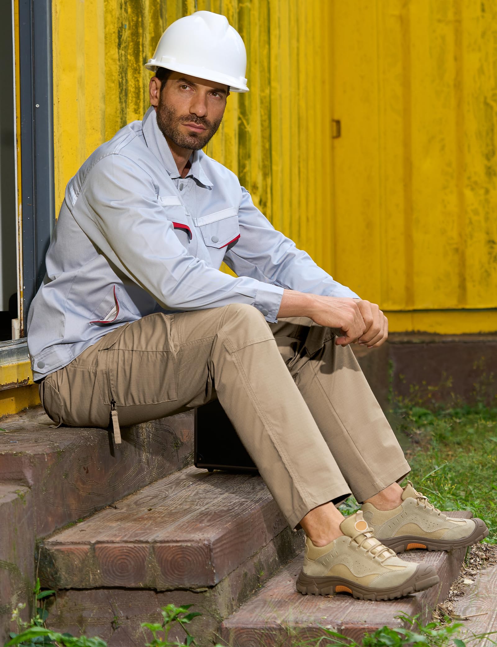 MOURCE water-resistant cargo work pants cargo pockets closeup illustrating ten-pocket organization for tools.