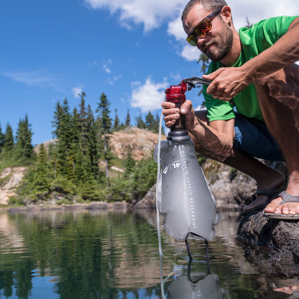 MSR DromLite 6L bag with 3-in-1 cap enables easy fill, drink, and pour.