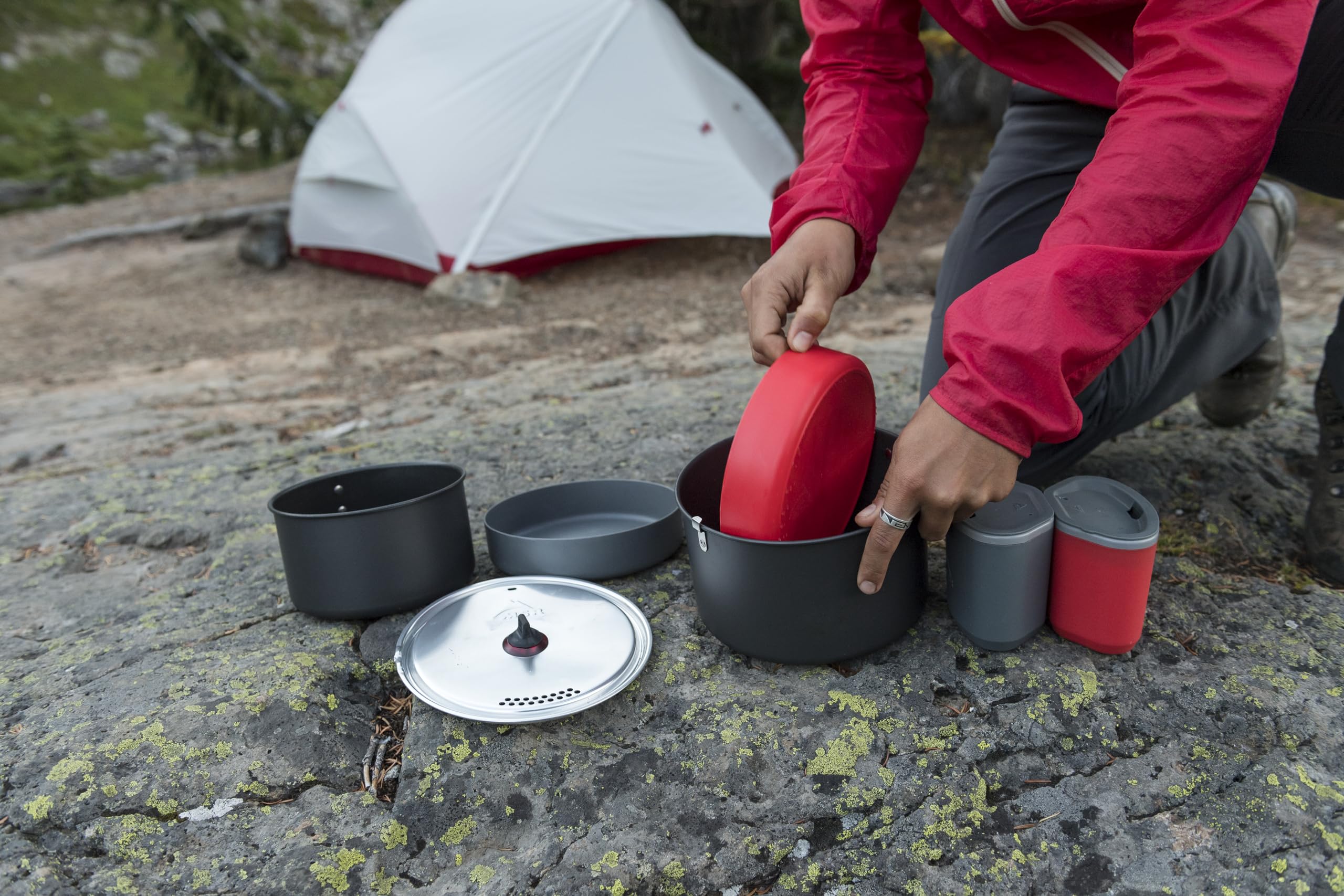 MSR Quick 2 DeepDish plates for organized, easy meals.