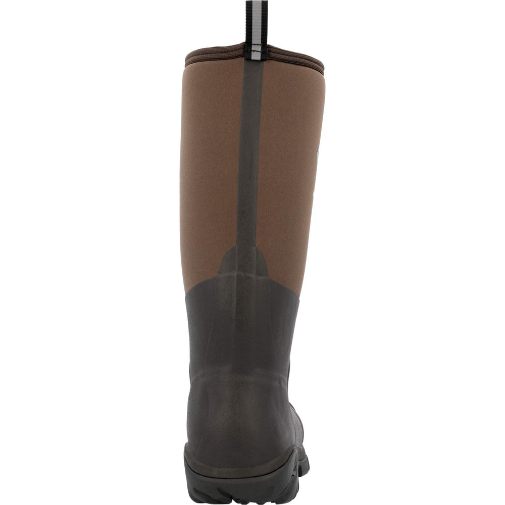 Bob-tracker outsole on MUCK Arctic Pro improves grip on snow and wet surfaces