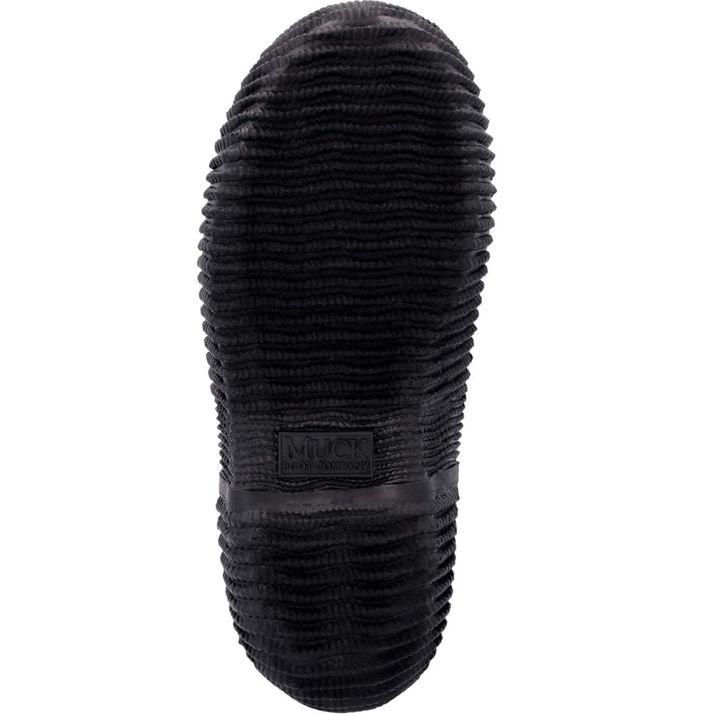 MUCK Kids Hale boot black closeup sole reveals a self-cleaning ribbed outsole.