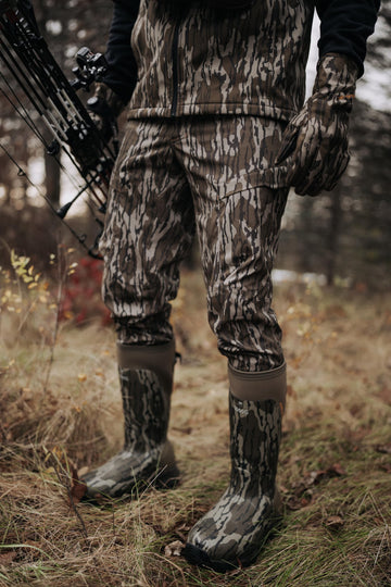 Muddy DV8 Clutch Pants breathable fabric image emphasizes airflow and comfort
