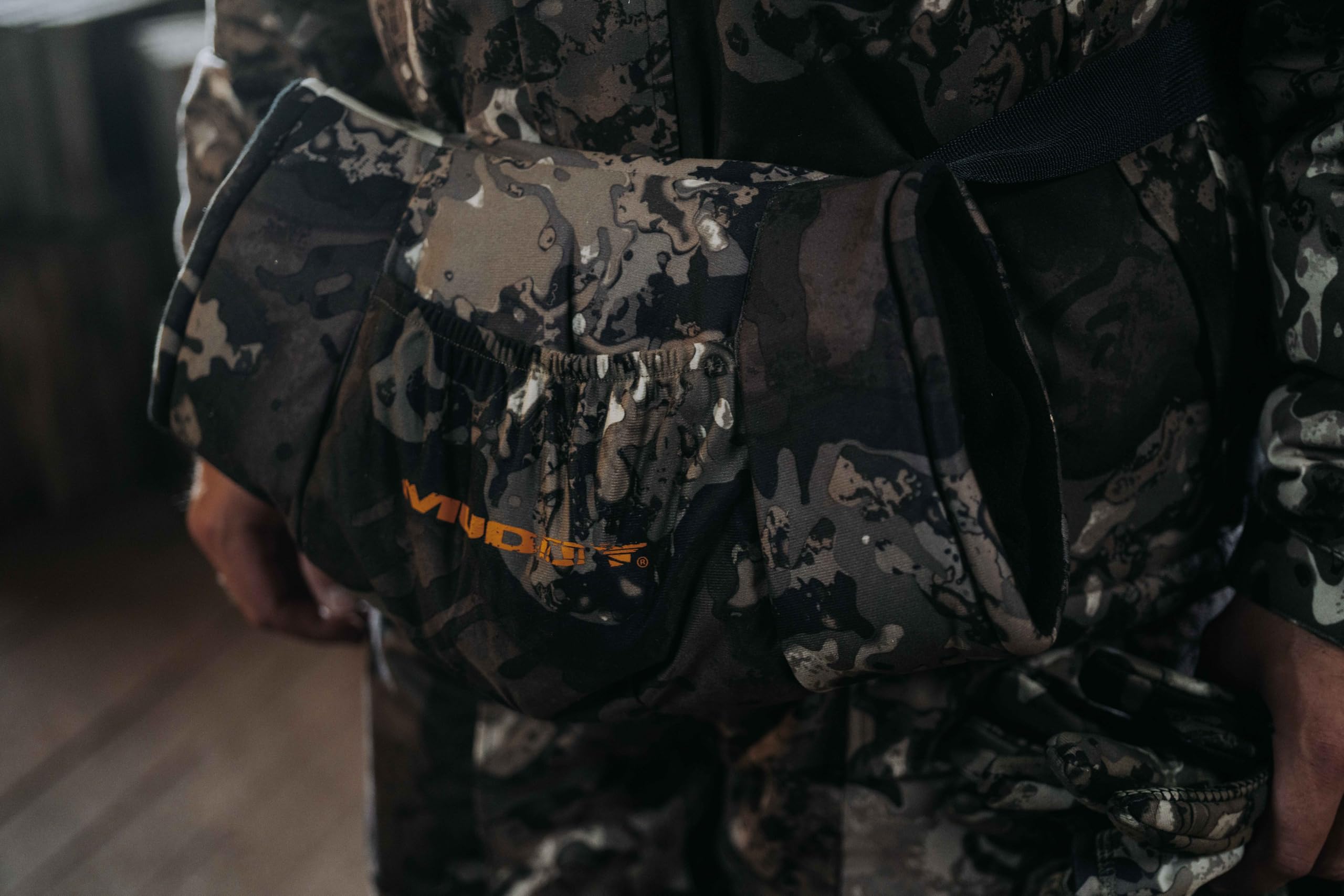 MUDDY belt adjusts to fit with a 1.5-inch buckle