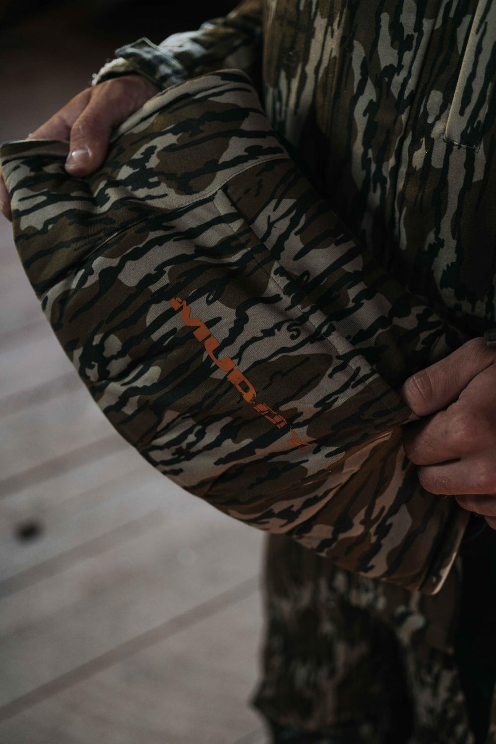 MUDDY Hand Muffs adjustable belt close-up for a customized fit.