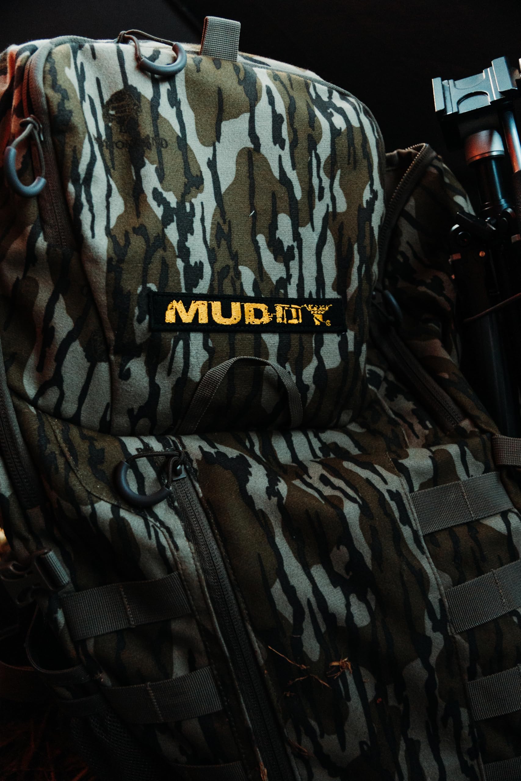 Muddy Pro 1500 MO Bottomland Camo design blends with surroundings.