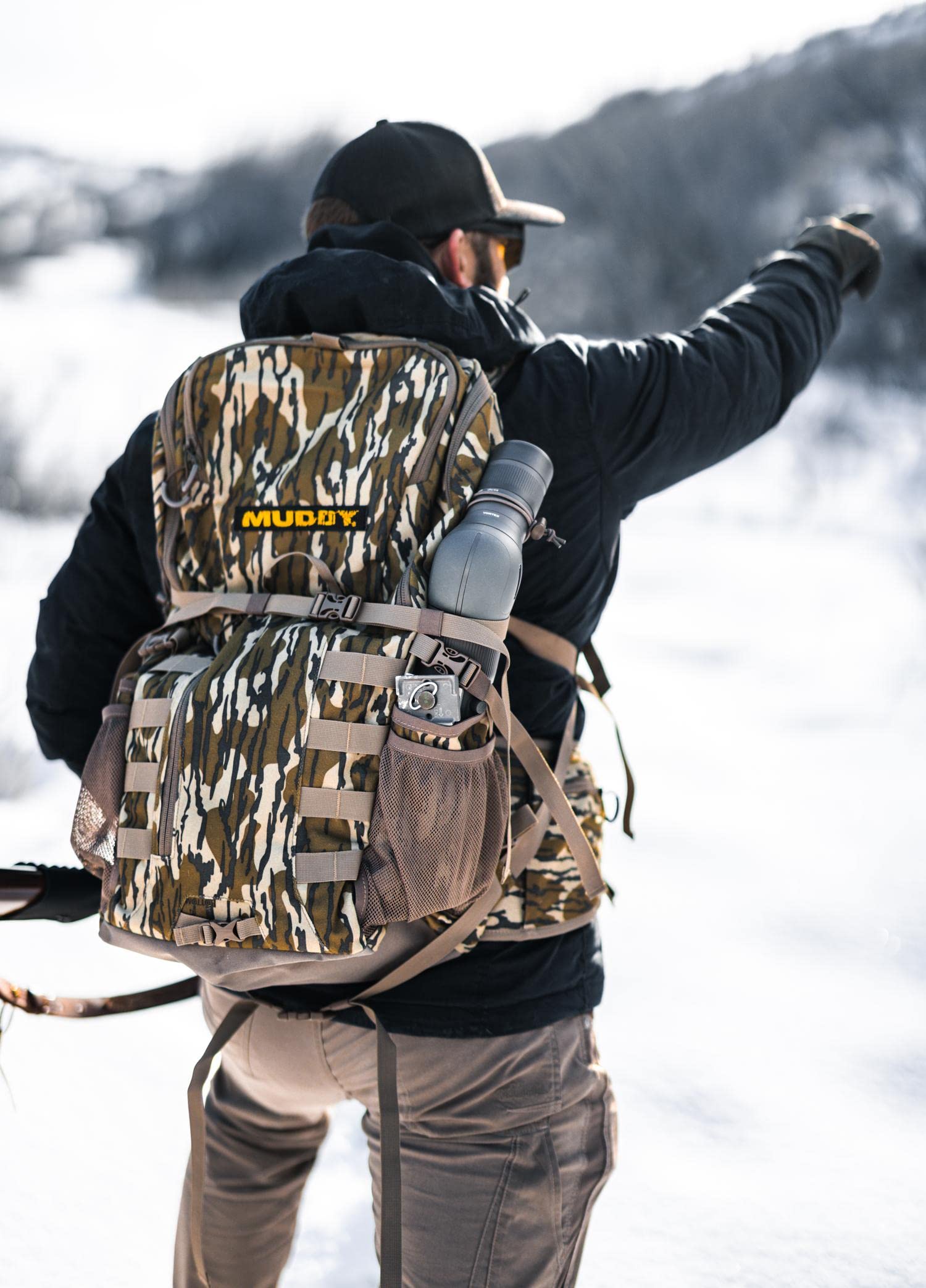 Muddy Pro 1500 MO dual accessory straps secure gear during movement.