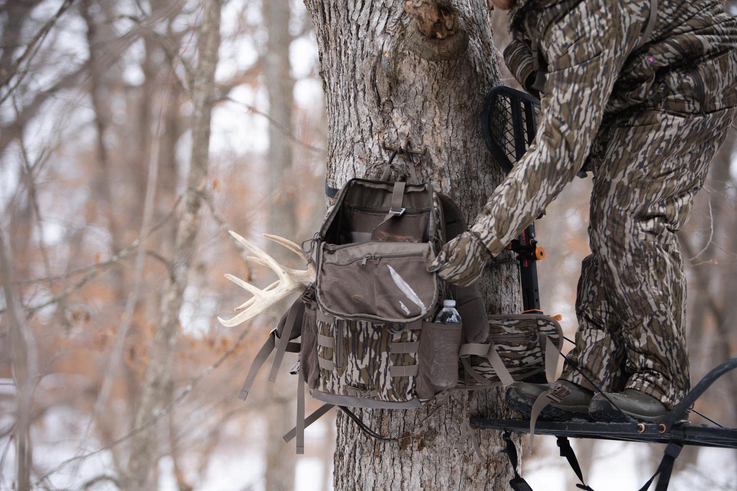 Muddy Pro 1500 MO flip-down lid provides easy access on stand.