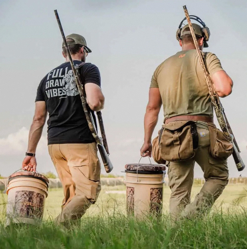 MUDDY Spin Top's quick-snap-off design simplifies bucket access.