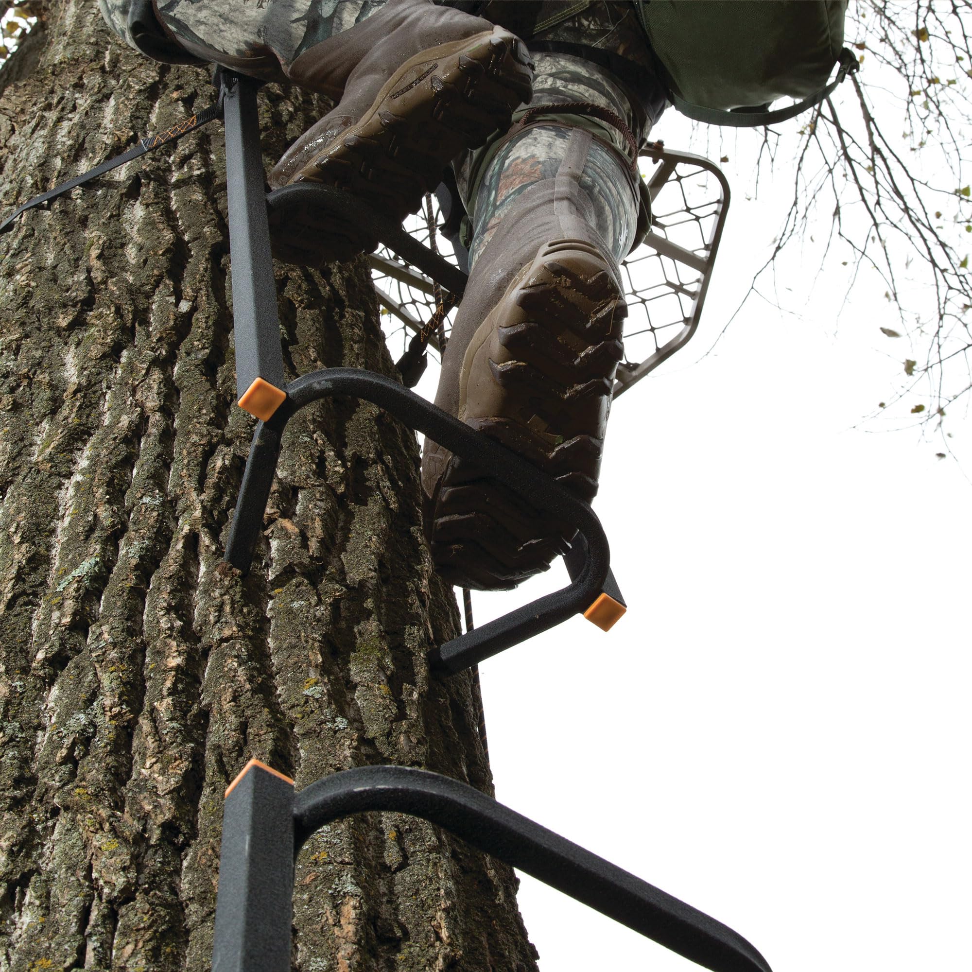 Lightweight 4-pound sections mean easier carrying between stands.