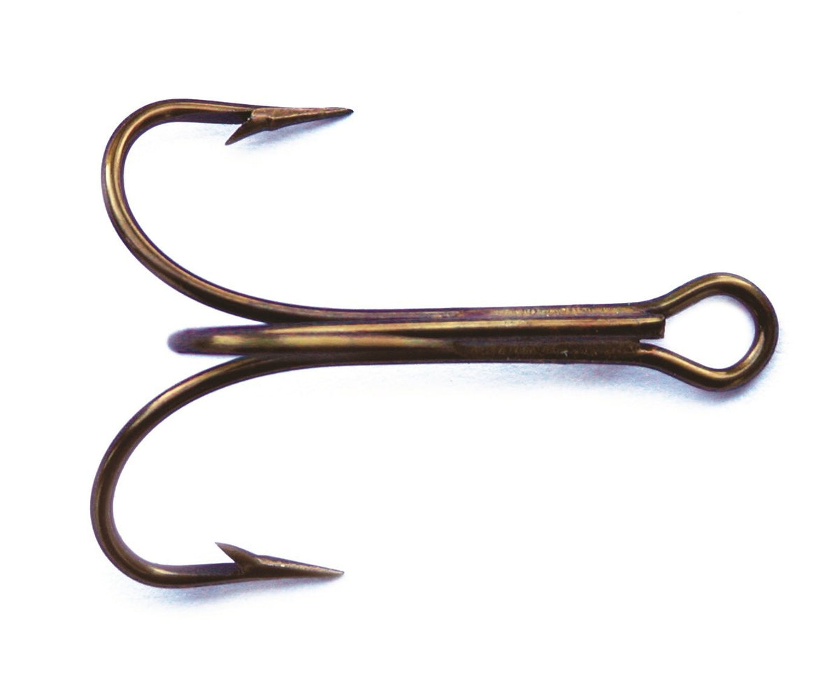 Mustad 3551 classic treble hook in bronz finish, ideal for versatile freshwater and saltwater use.