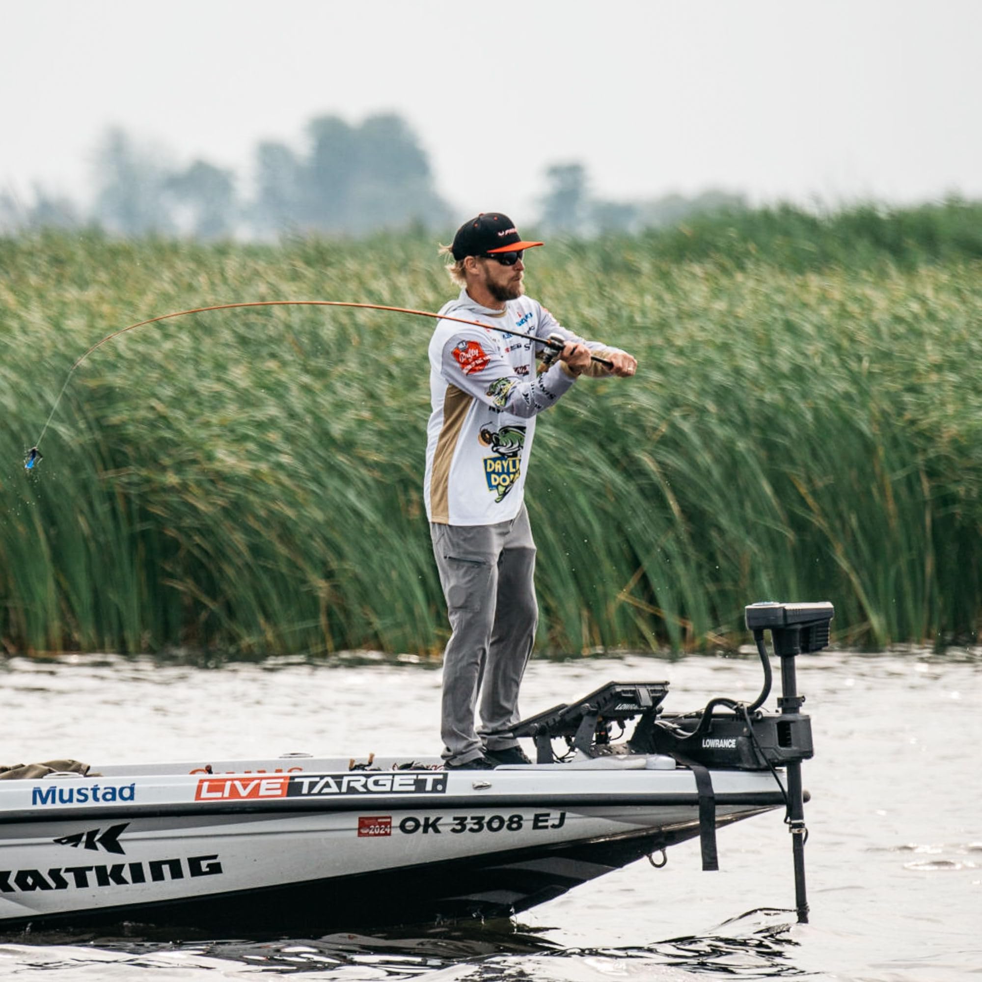 Mustad BlacktipH live bait rig stealth leader resists gill-plate scuffs during battles.