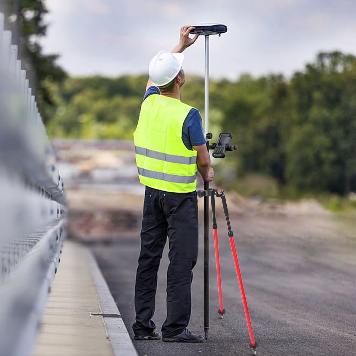 MUTOOP Pole Bipod reinforced feet offer non-slip grip on challenging surfaces.