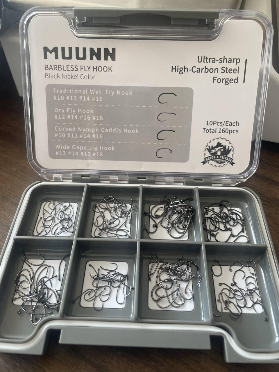 Reusable plastic storage box with magnetic bottom for MUUNN hooks