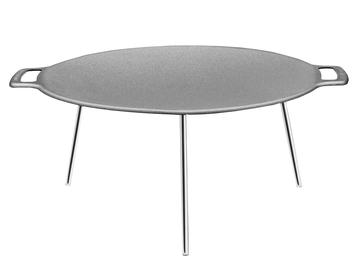 MUURIKKA griddle pan 48cm overview shows a versatile outdoor cooking surface for family meals.