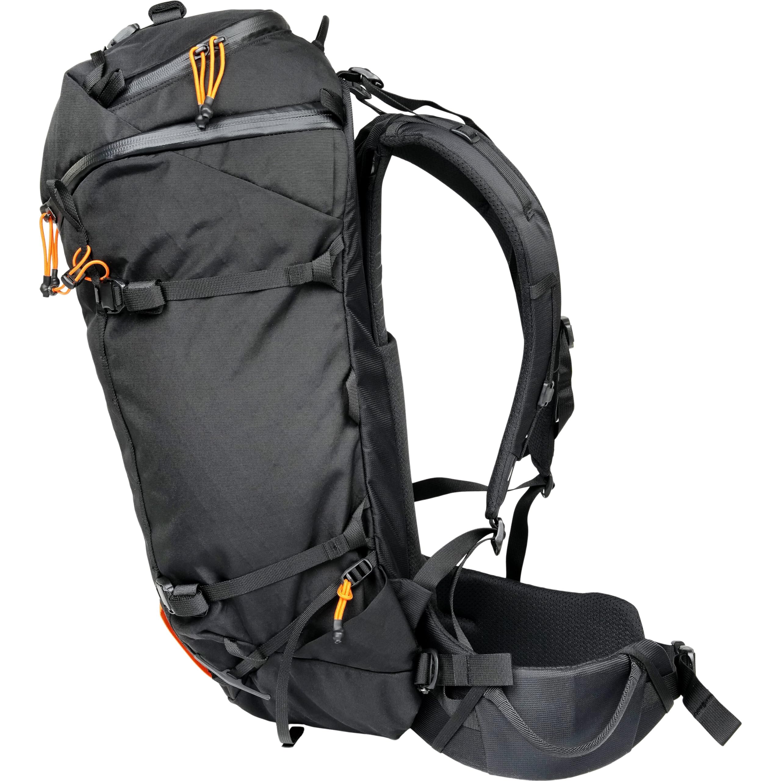 Mystery Ranch Scree 33 internal frame detail emphasizes rigidity and stable load on uneven terrain.