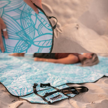 Nakie Picnic Blanket shows easy-care machine wash for quick refresh.