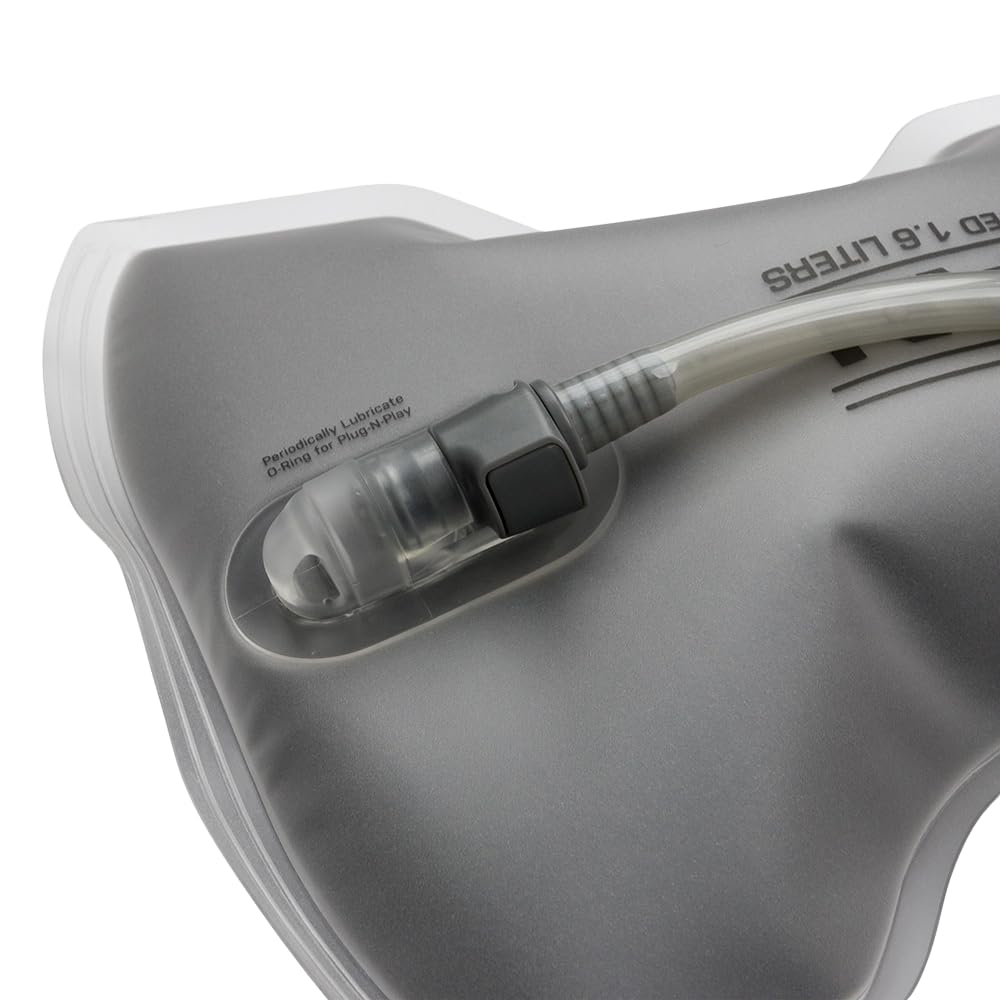 Nathan 1.6L bladder hose with quick-release enables easy cleaning