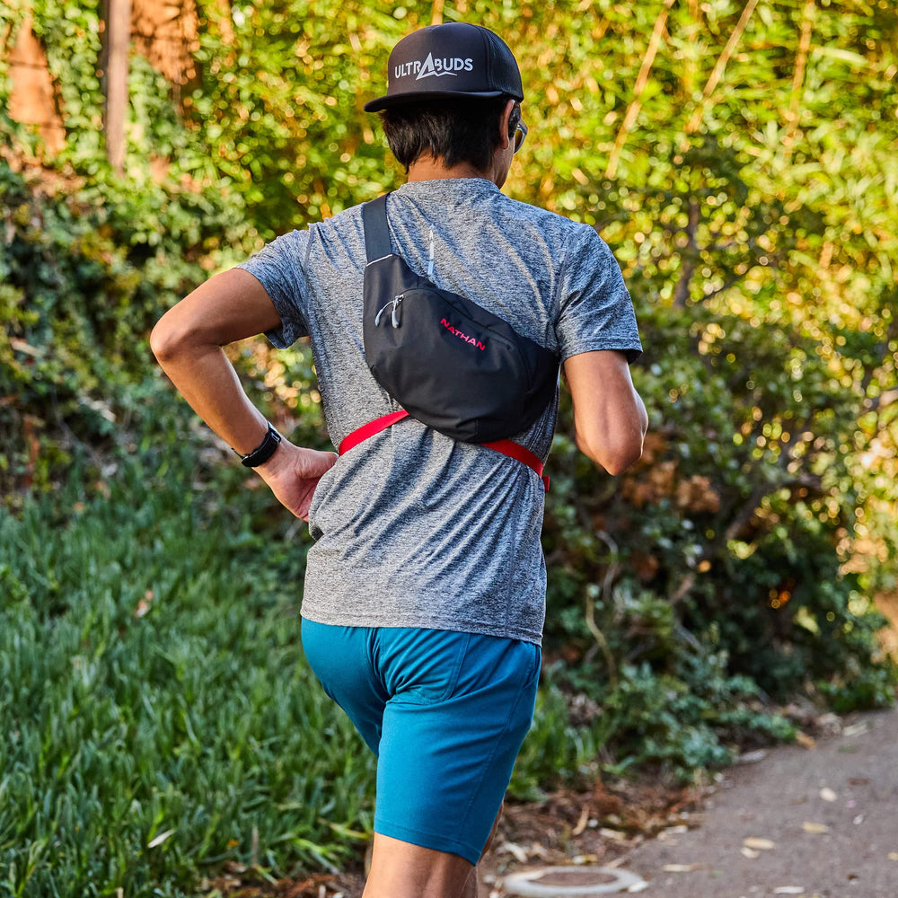 Nathan Limitless 2L side pockets for quick-access essentials