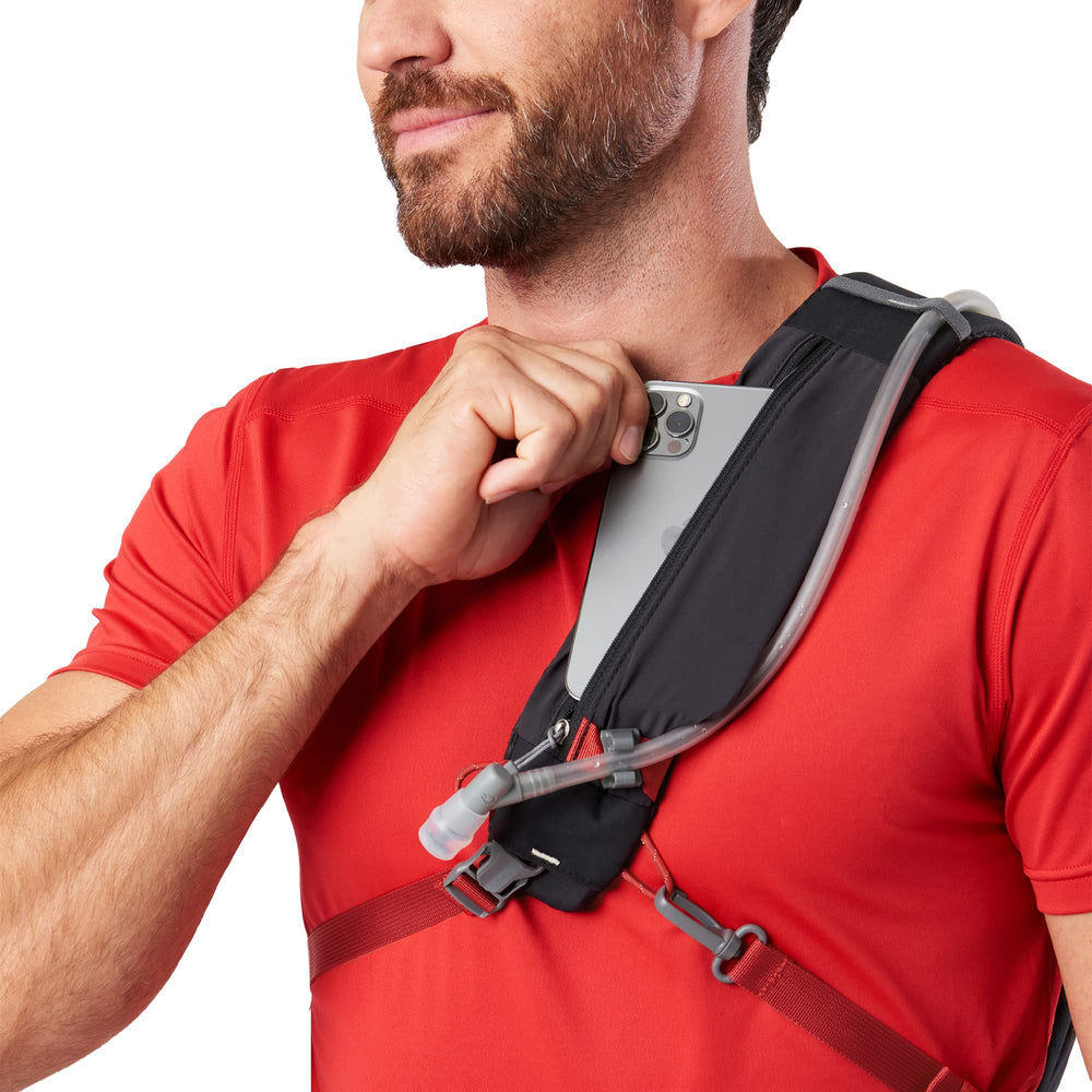 Nathan Limitless 8L adjustable fit ensures snug comfort