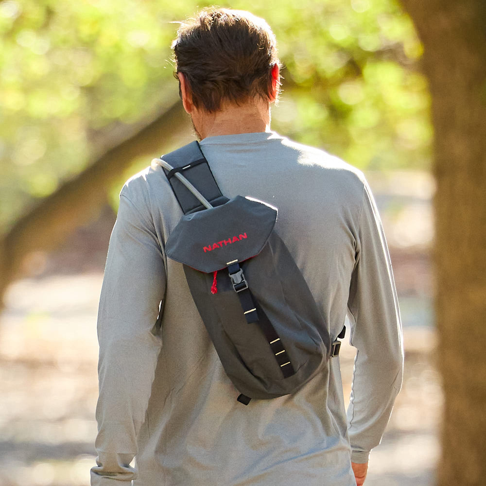 Nathan Limitless Sling breathable mesh shoulder straps ensure comfort on long runs.