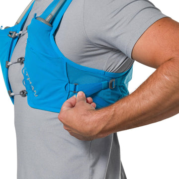 Nathan Pinnacle Breeze overall on-trail usage shows 4L storage and six pockets