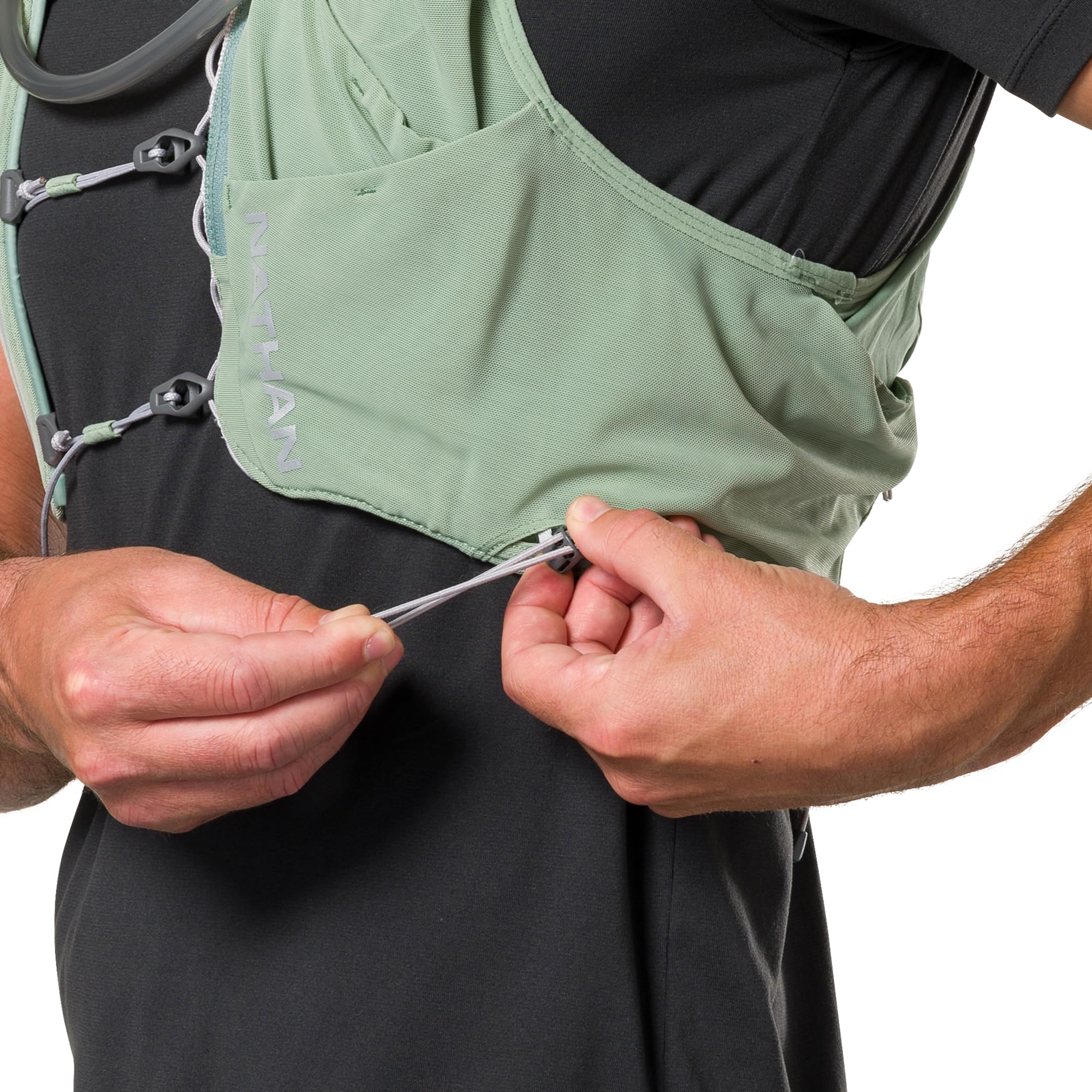 Nathan Pinnacle Pro 12L vest adjustable straps for a secure, personalized fit.