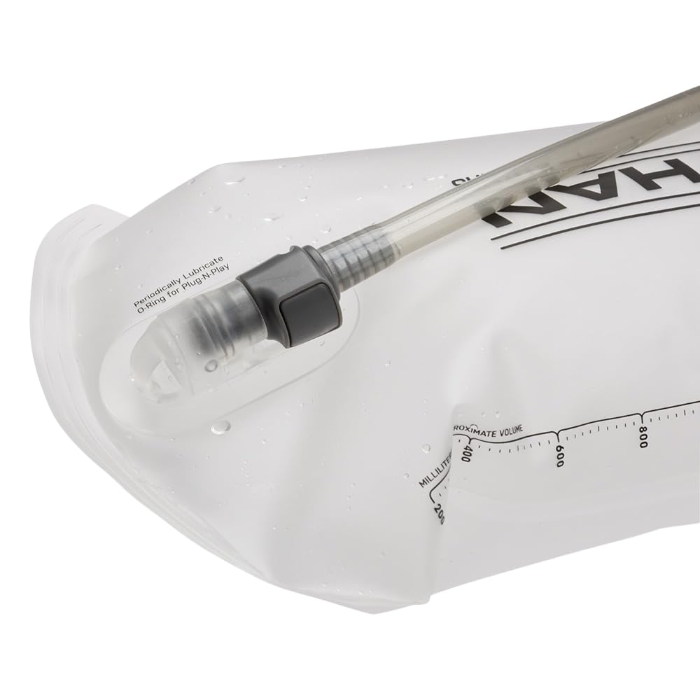 Nathan 2L bladder quick-release hose enables fast refills during workouts.