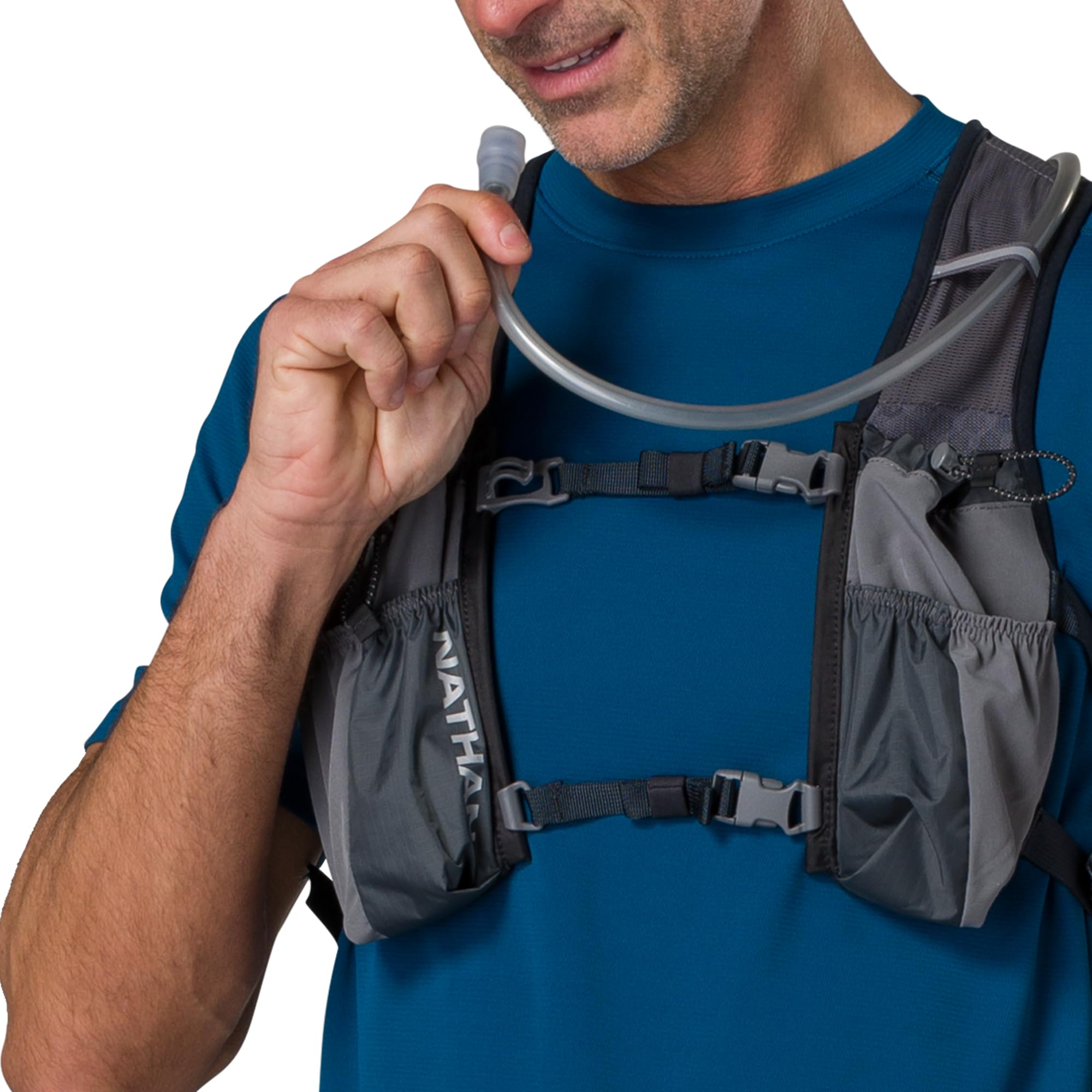 Nathan TrailMix adjustable straps offer a personalized, snug fit