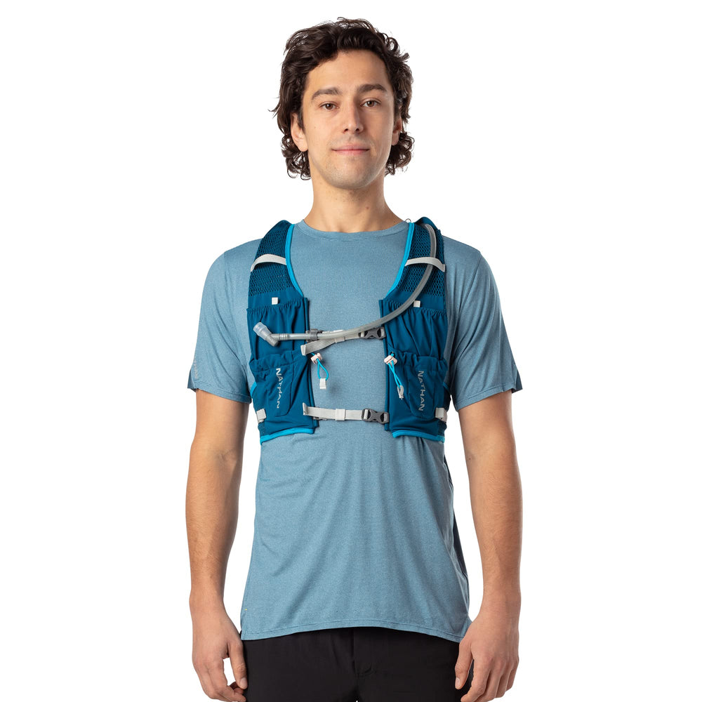 Nathan VaporAir Lite 4L vest adjustable straps for a secure fit
