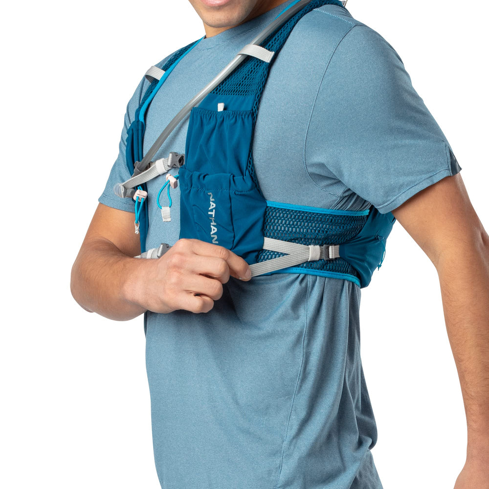 Nathan VaporAir Lite 4L vest lower back adjustment for a personalized fit