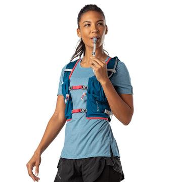 Adjustable sternum straps on Nathan VaporAir Lite ensure secure fit.