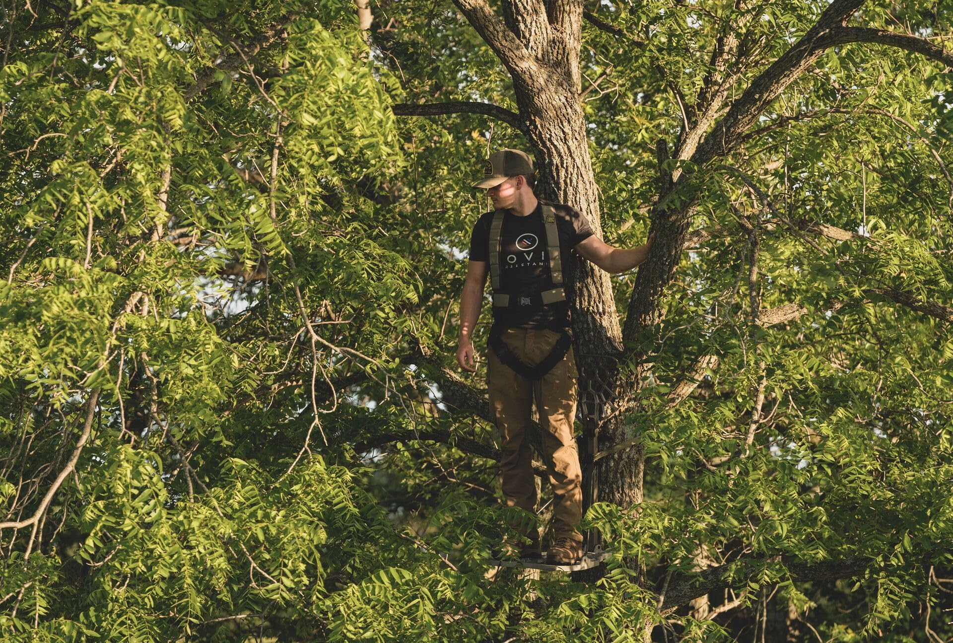 NatureBlend hang-on tree stand large 26.7x17.8-inch platform supports comfortable shooting.